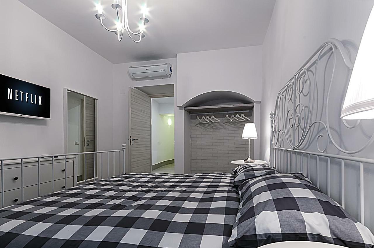 Chiatamone Seaside Apartment Naples